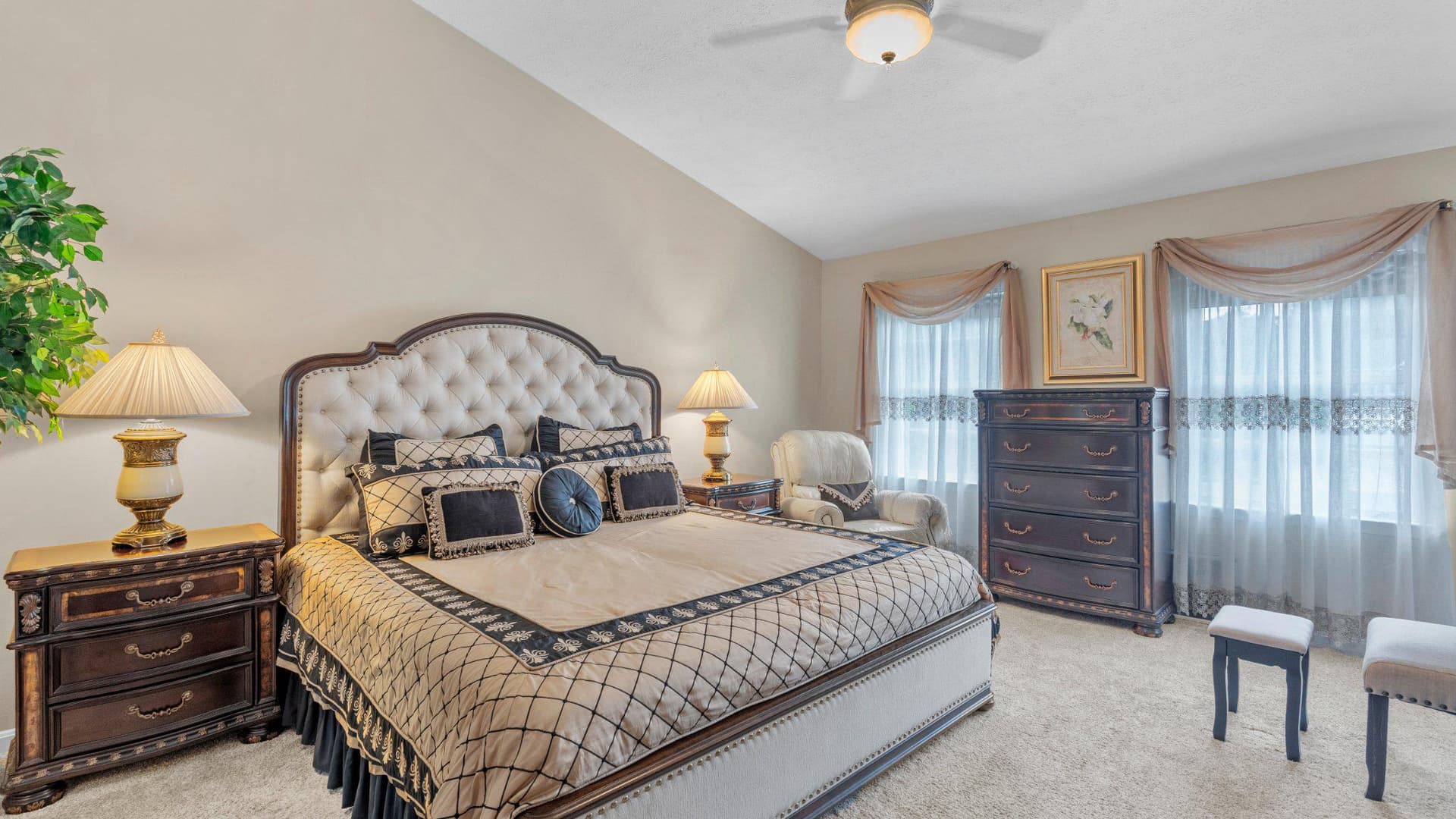 405 Devonshire Court photo 29