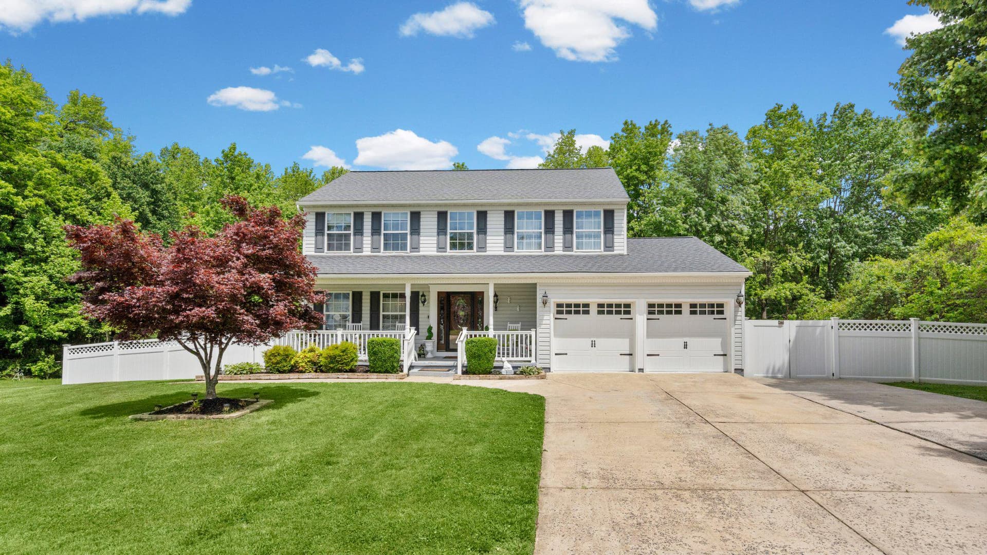 405 Devonshire Court photo 3