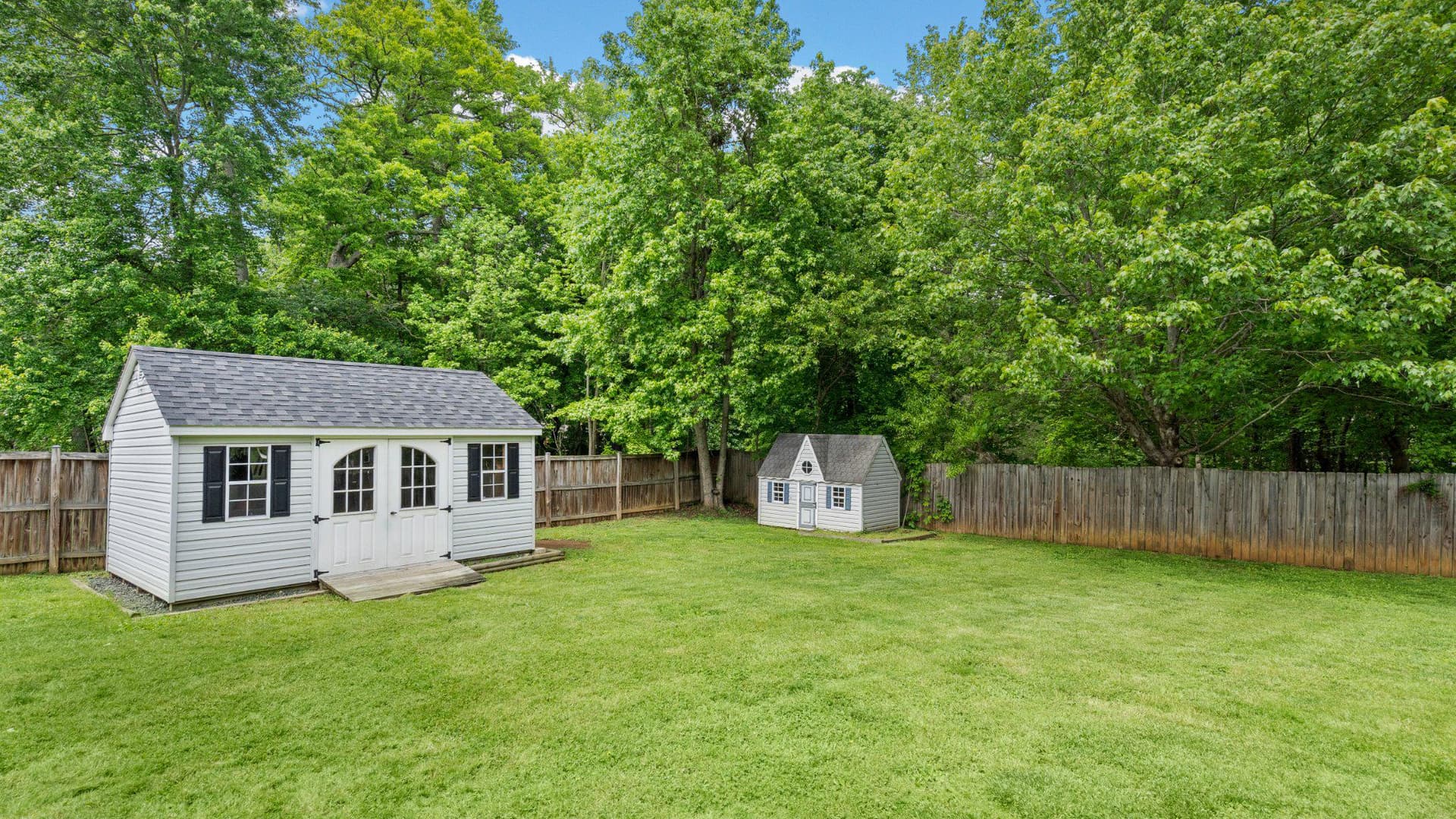 405 Devonshire Court photo 47