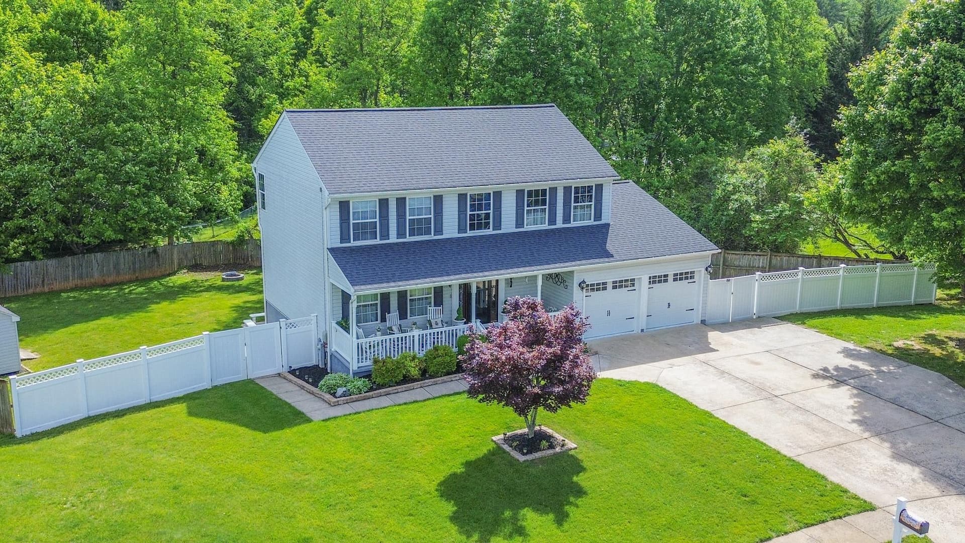 405 Devonshire Court photo 53