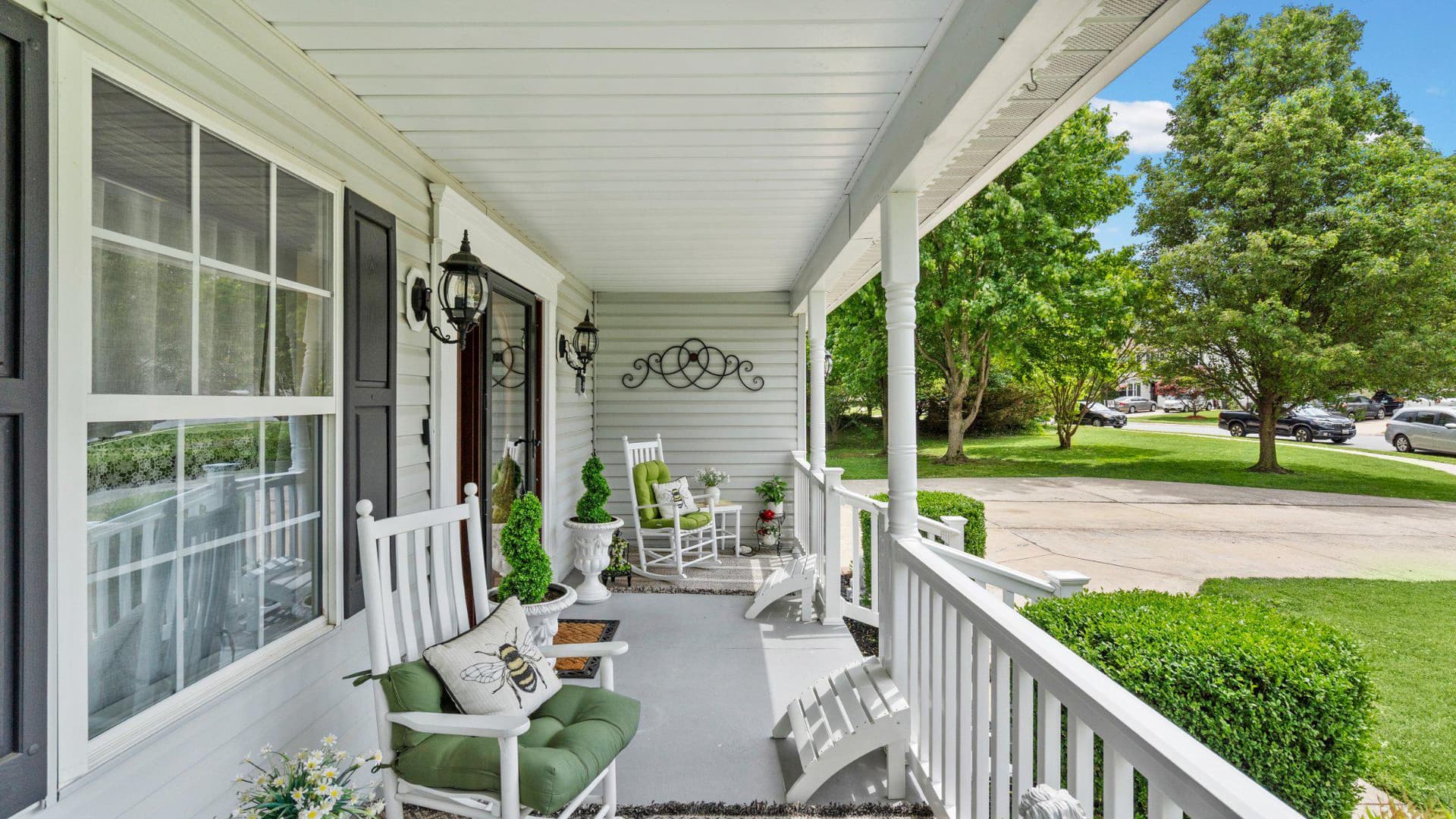 405 Devonshire Court photo 6