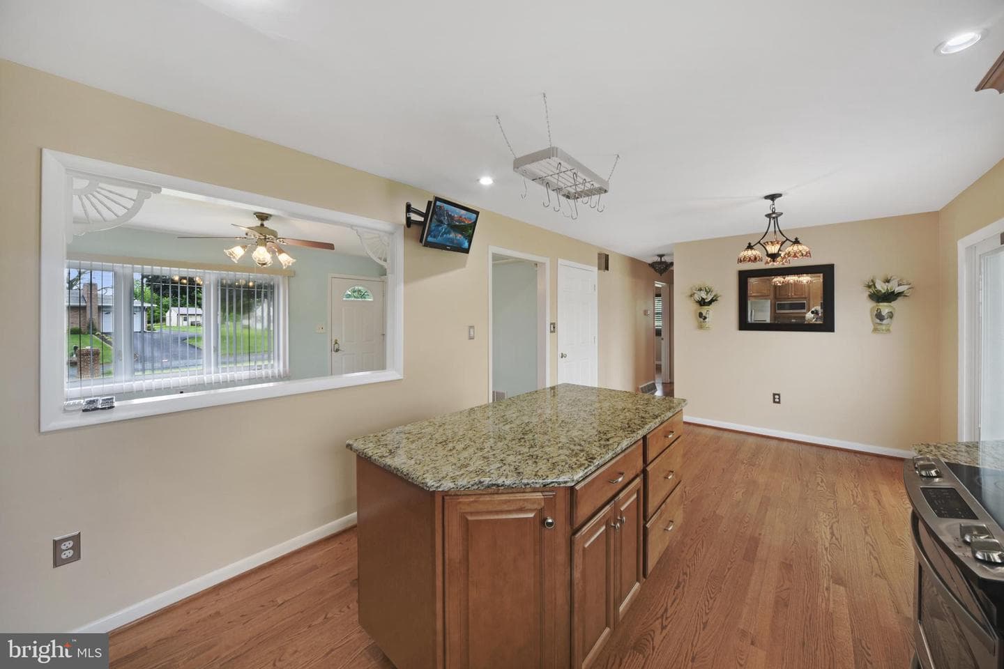304 Timothy Drive photo 9