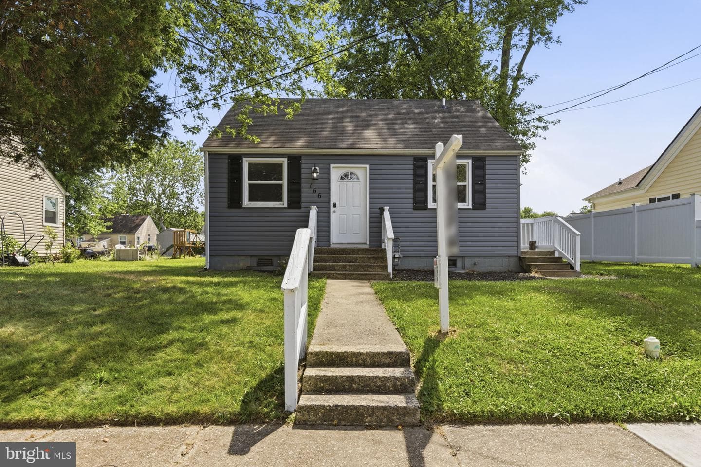 166 Bannister Ave photo 17