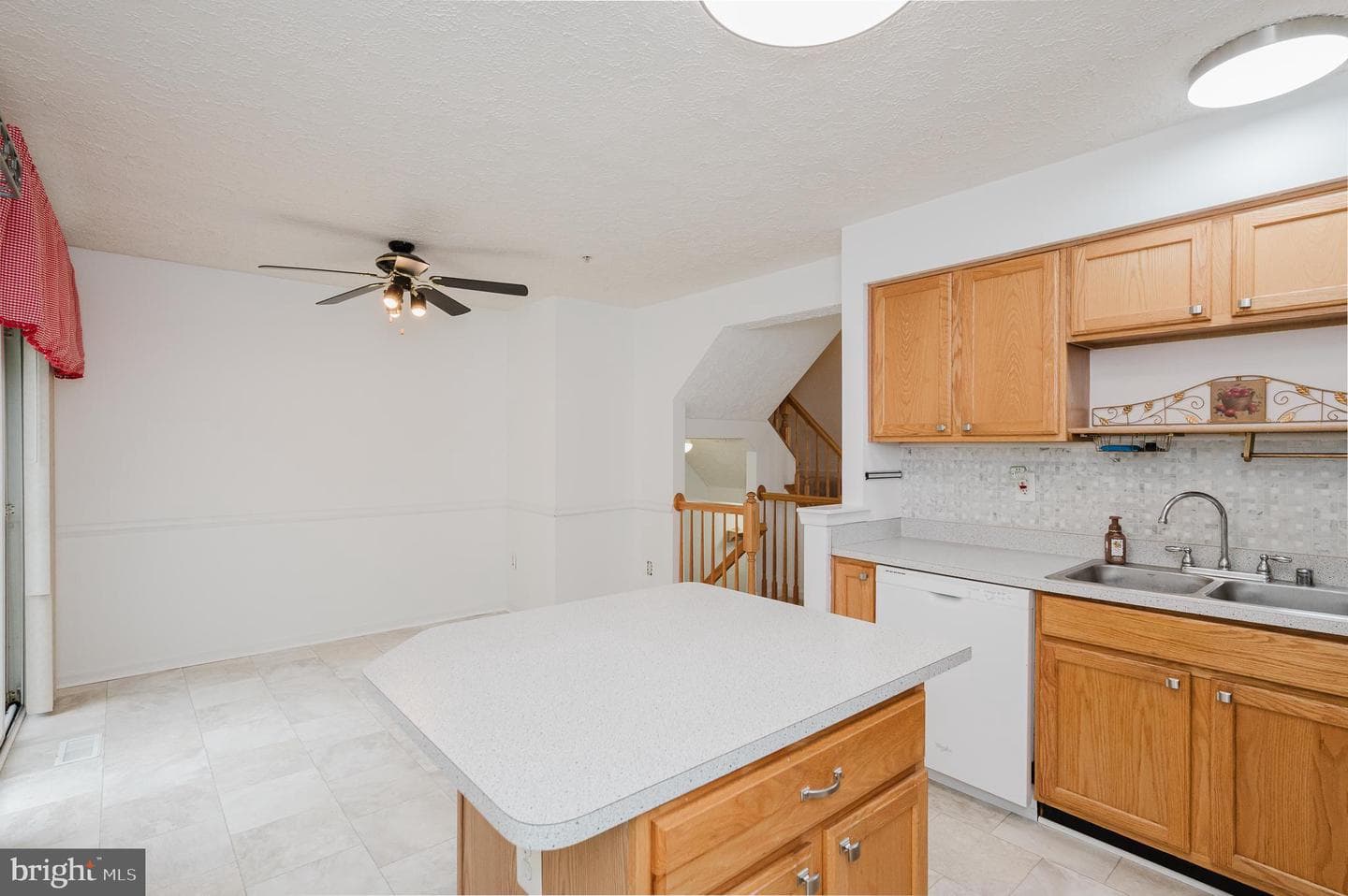 556 Macintosh Circle photo 9