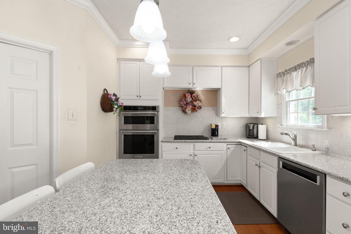 612 Loring Avenue photo 17