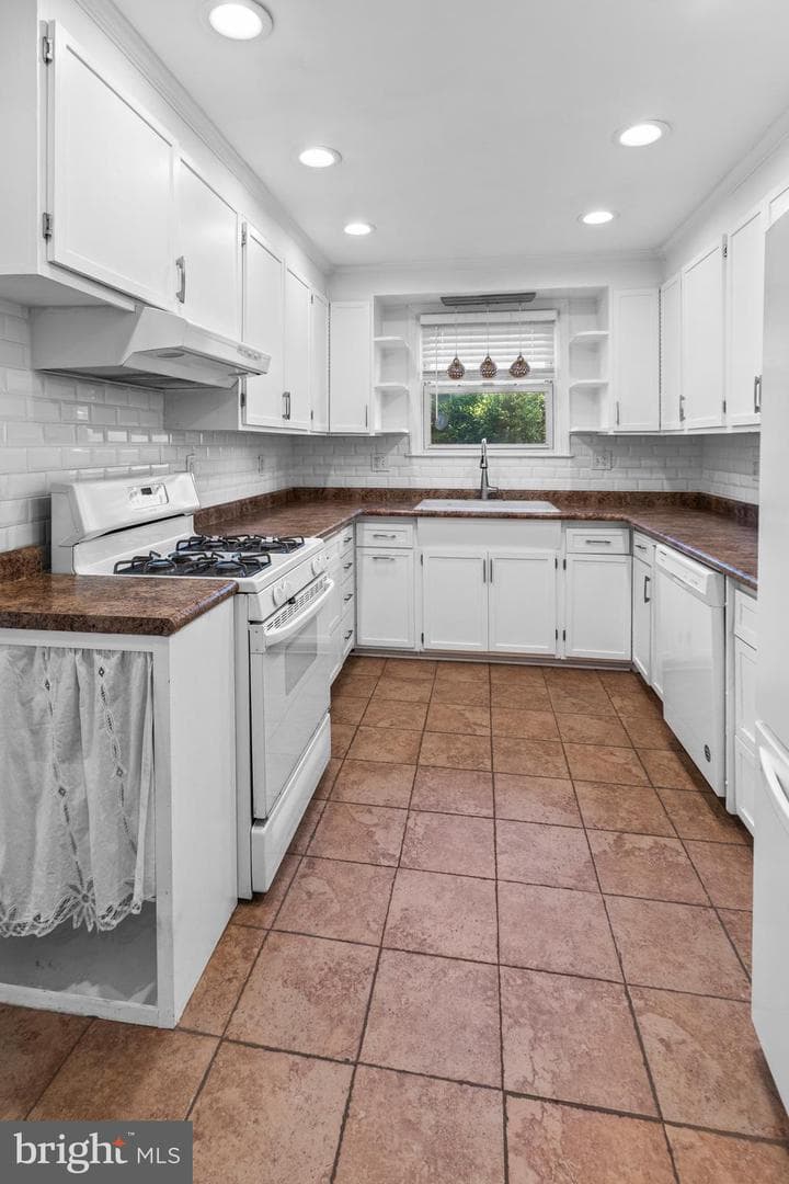 229 S Rogers Street photo 14