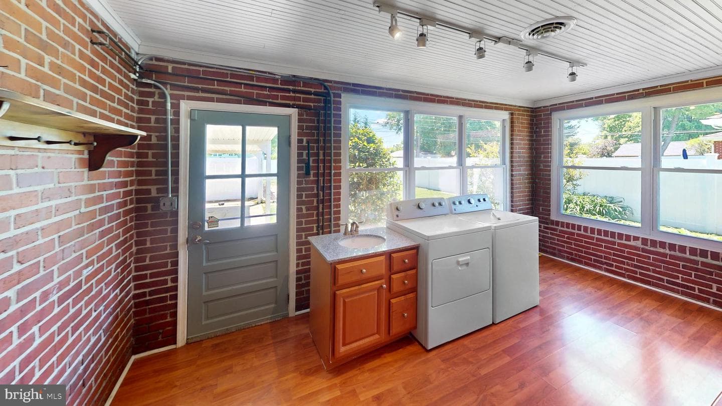 229 S Rogers Street photo 35