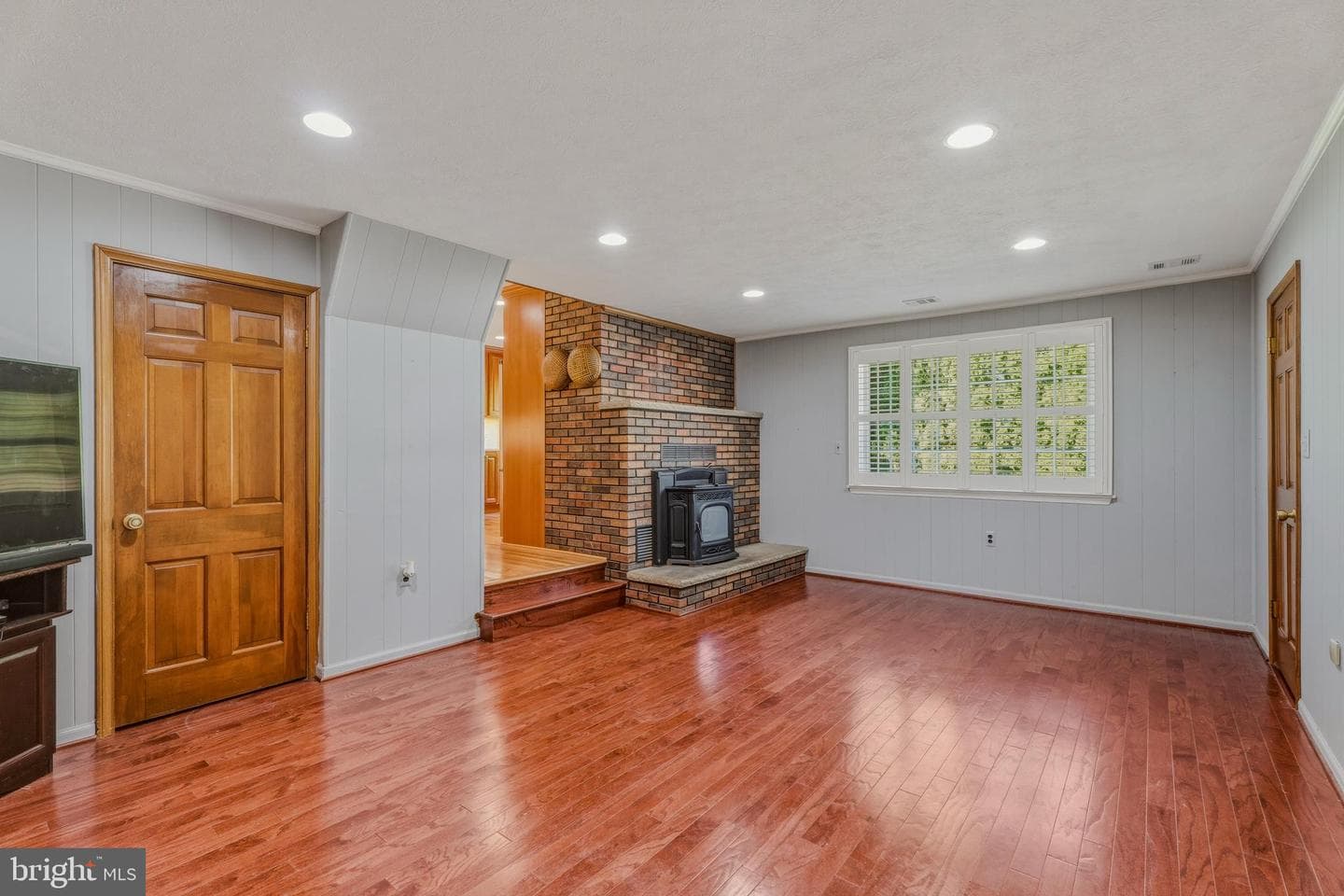 2504 Burgundy Drive photo 23