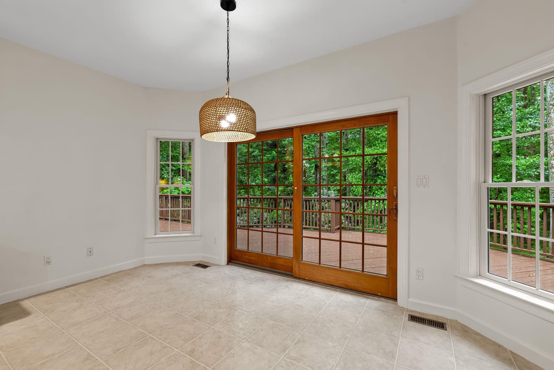 1725 Cannongate Road photo 17