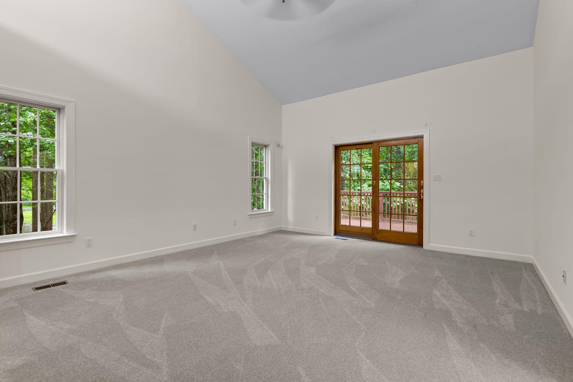 1725 Cannongate Road photo 20