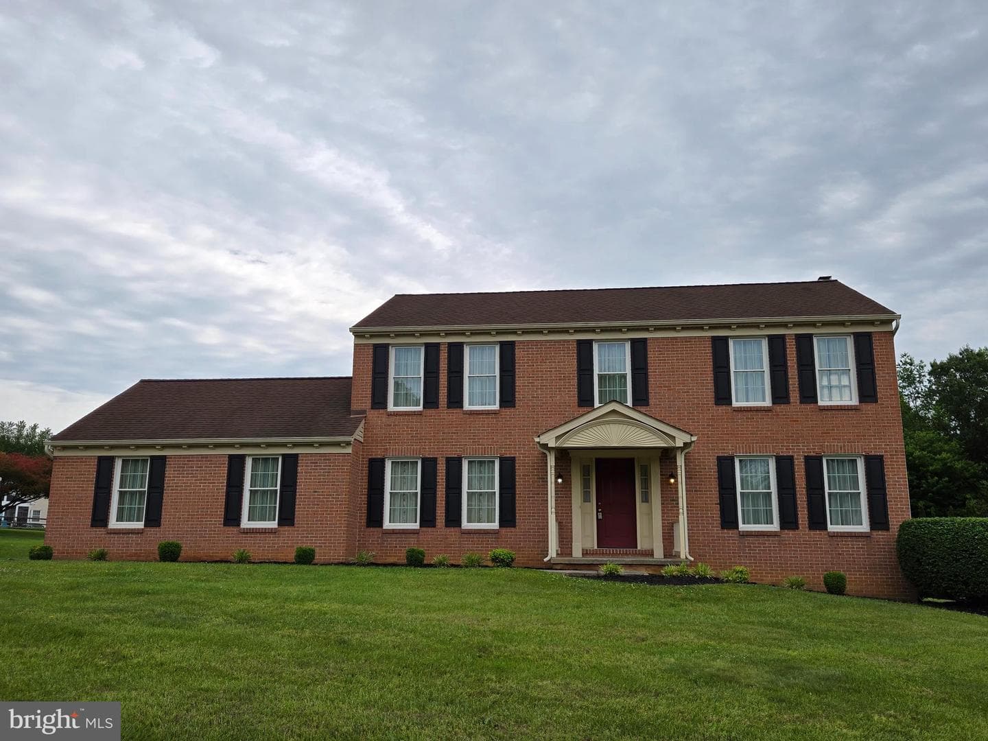 1802 Hamlet Place S photo 17