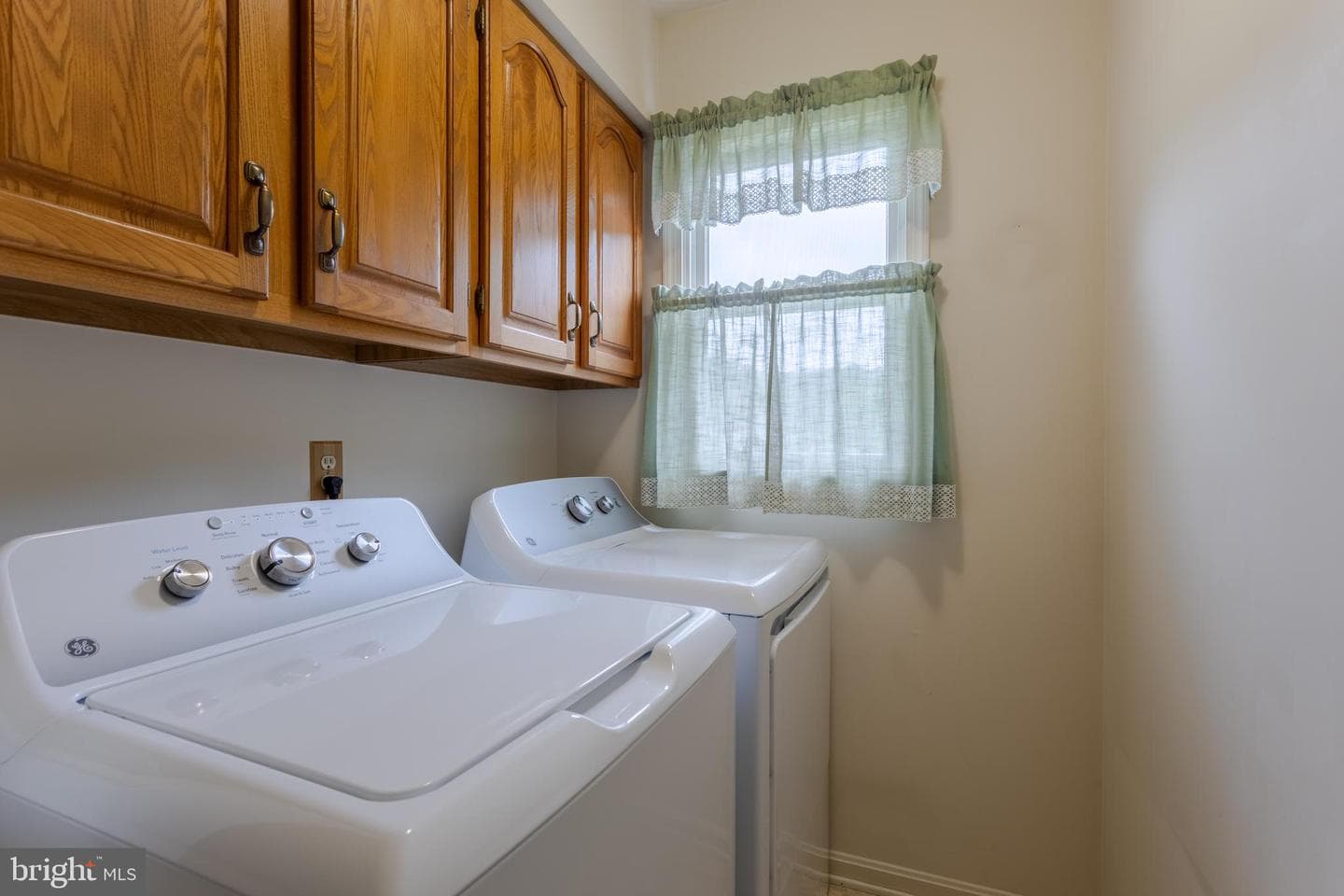 1802 Hamlet Place S photo 24