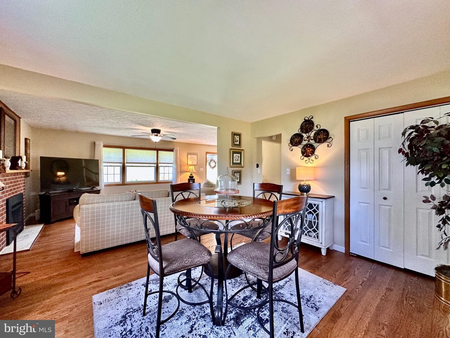 406 Plumtree Rd photo 10