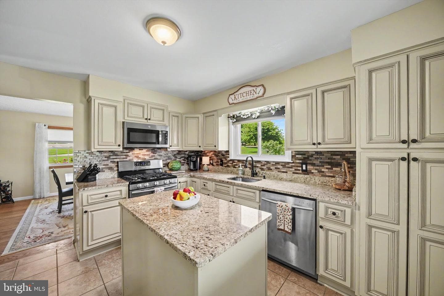 406 Plumtree Rd photo 18