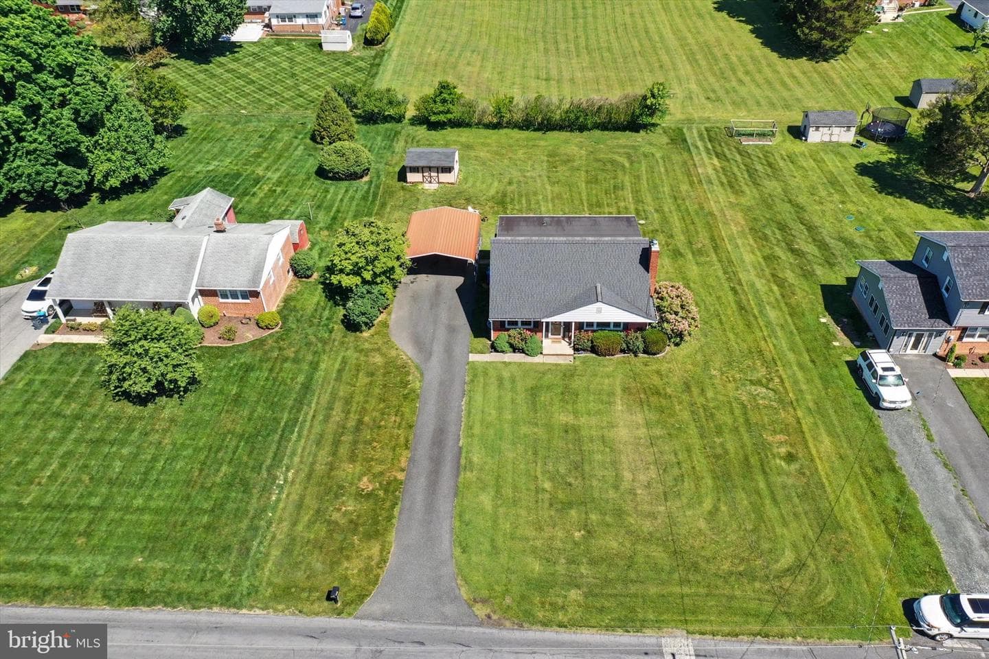 406 Plumtree Rd photo 3