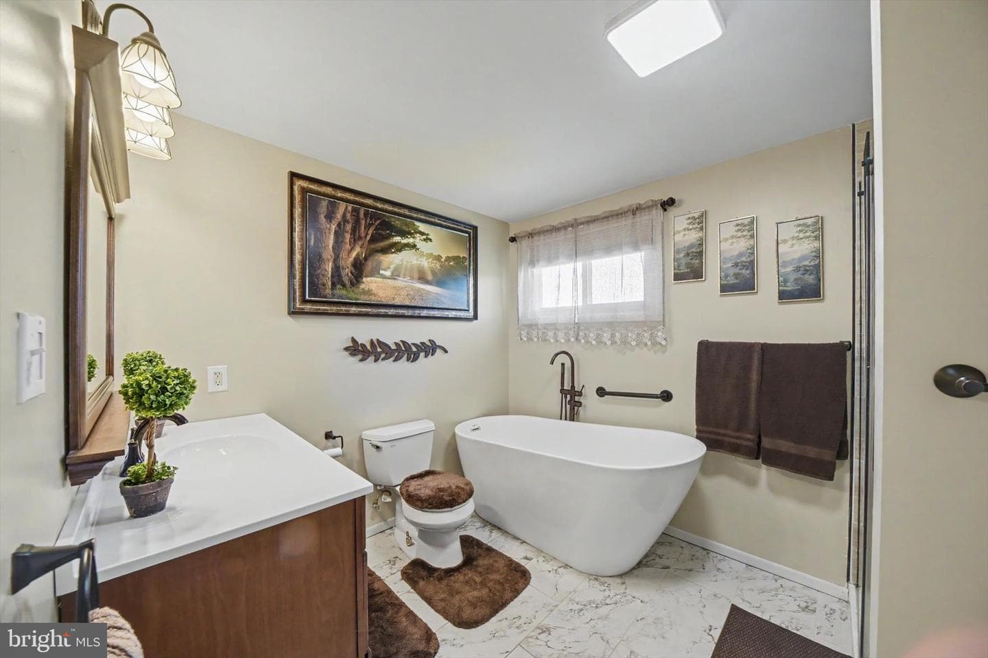 406 Plumtree Rd photo 36