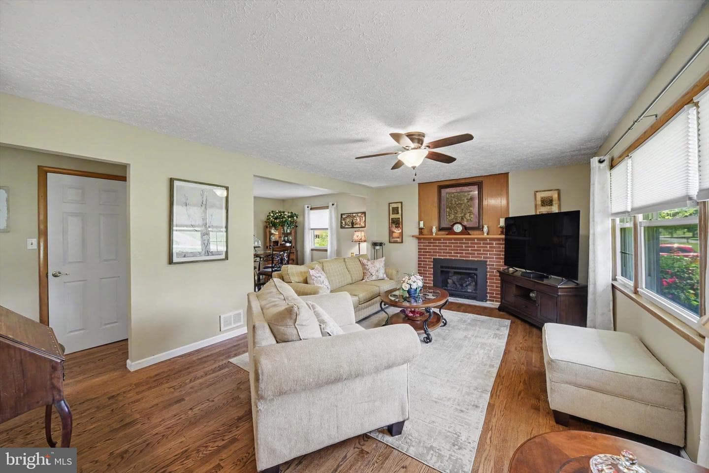 406 Plumtree Rd photo 9