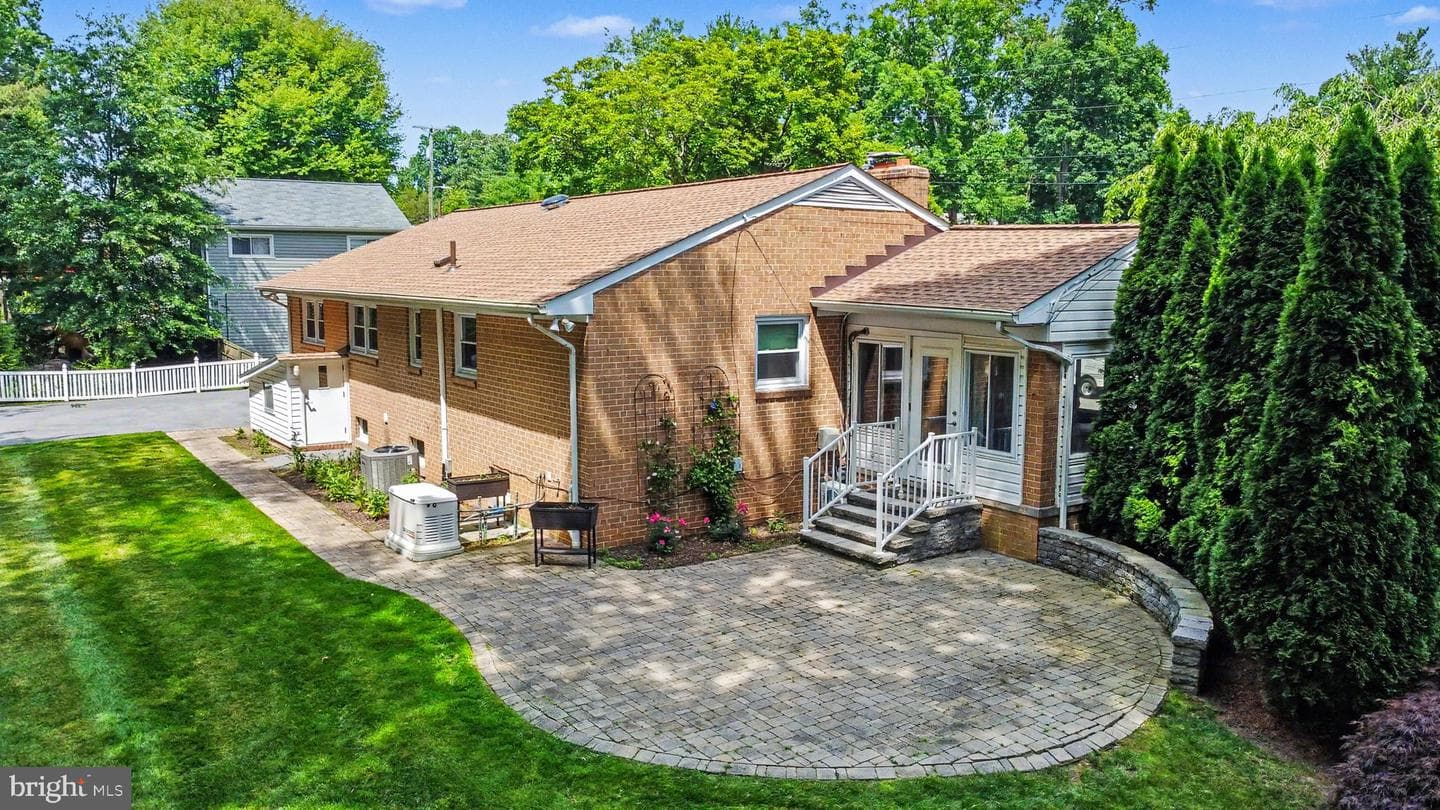 102 Graceford Drive photo 4