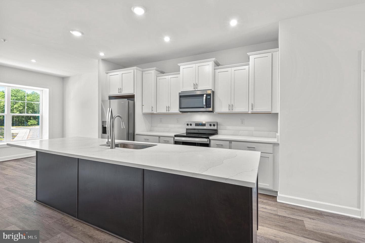 758 Bur Oak Court photo 4