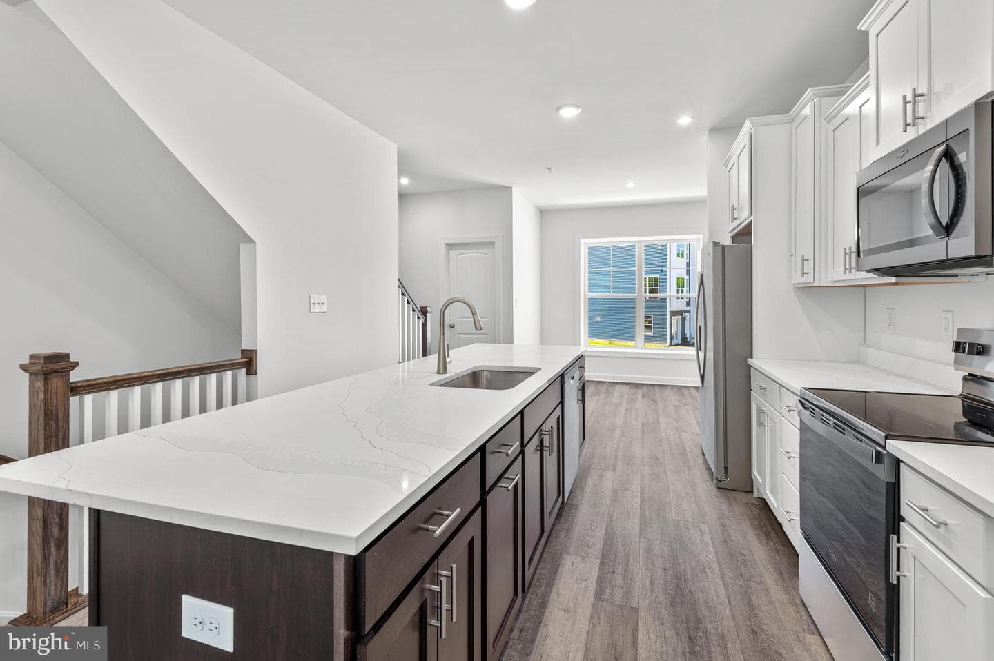 758 Bur Oak Court photo 7