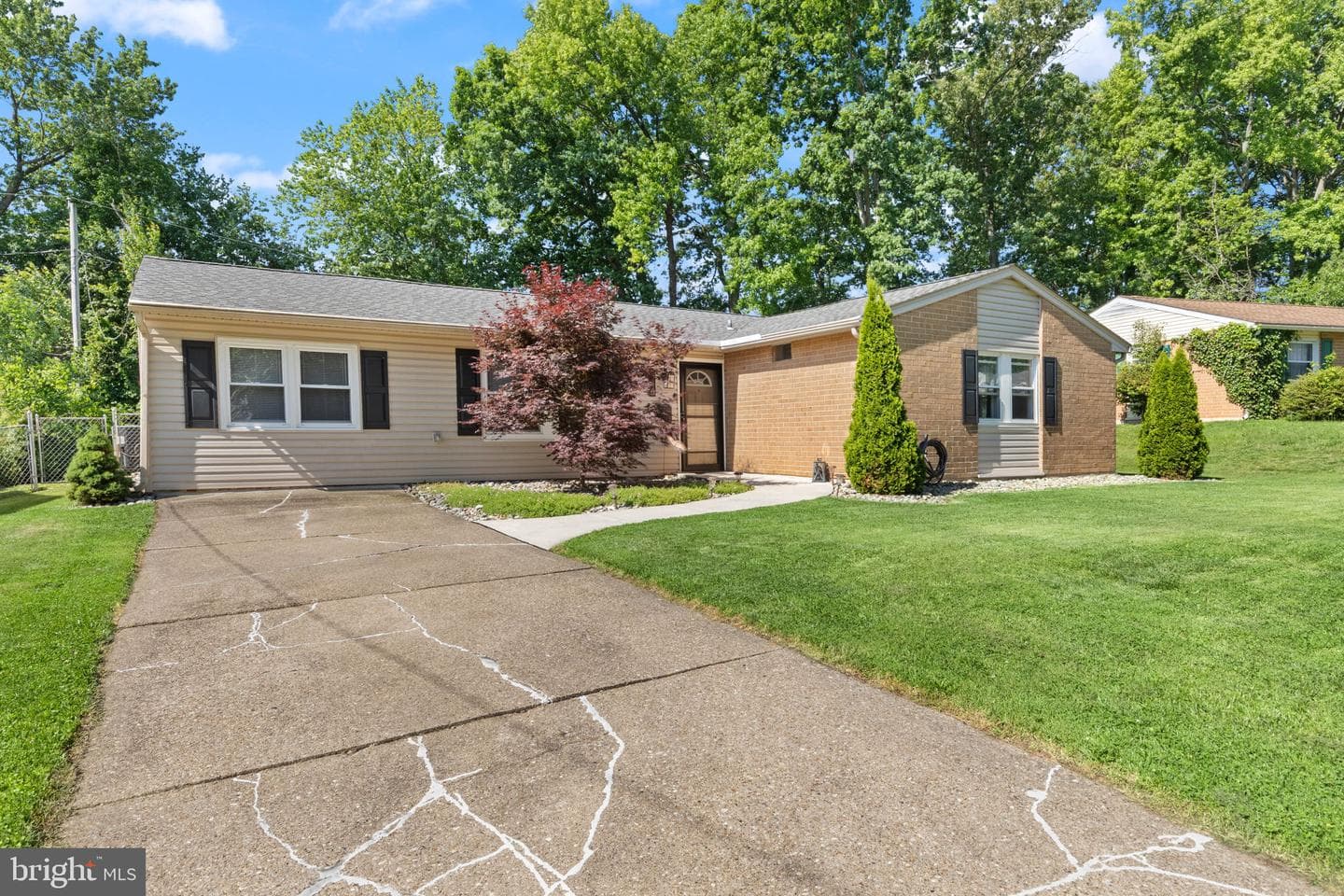 814 Foxwell Road photo 2