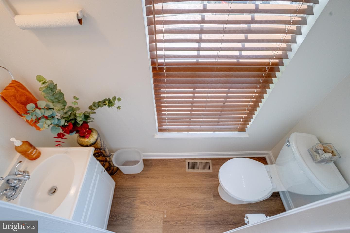 1826 Chester Way photo 11