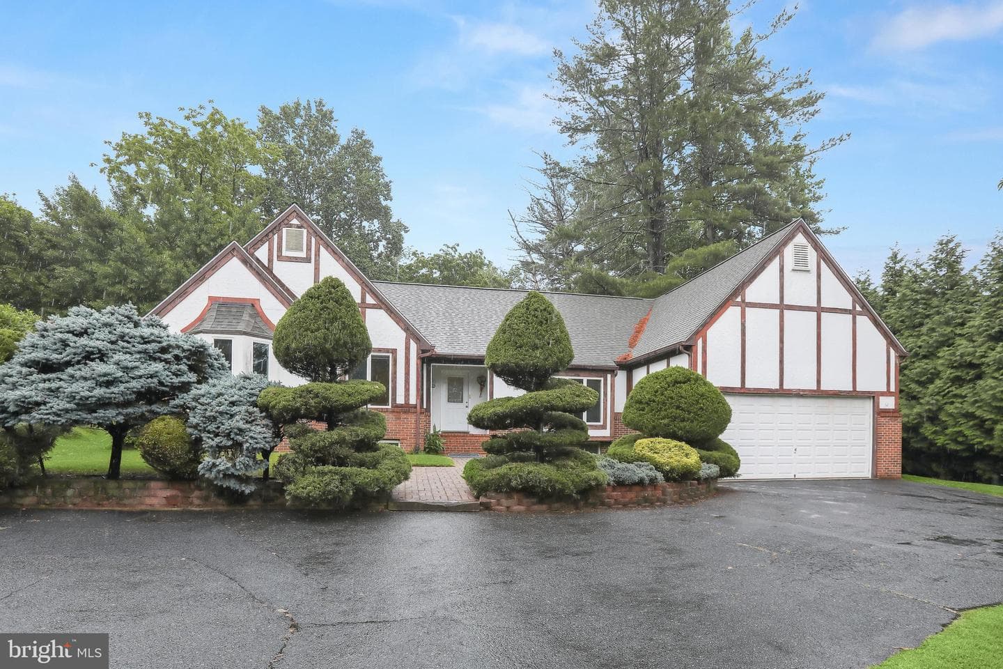 1421 Saratoga Dr photo 1