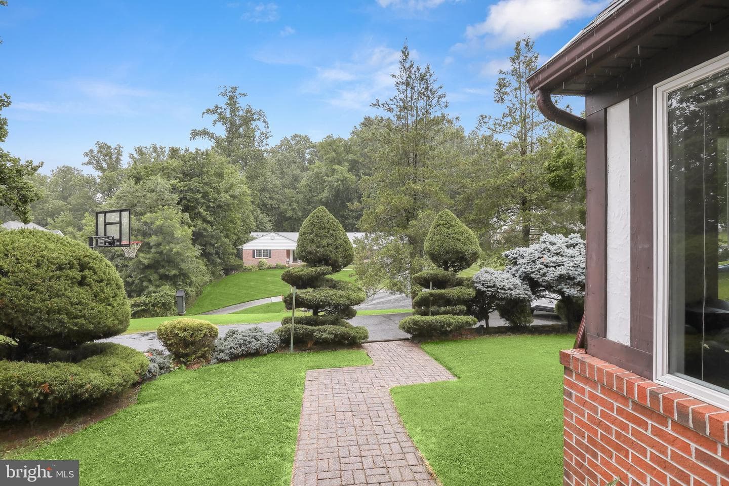 1421 Saratoga Dr photo 2