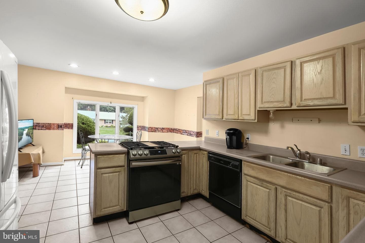 1421 Saratoga Dr photo 20