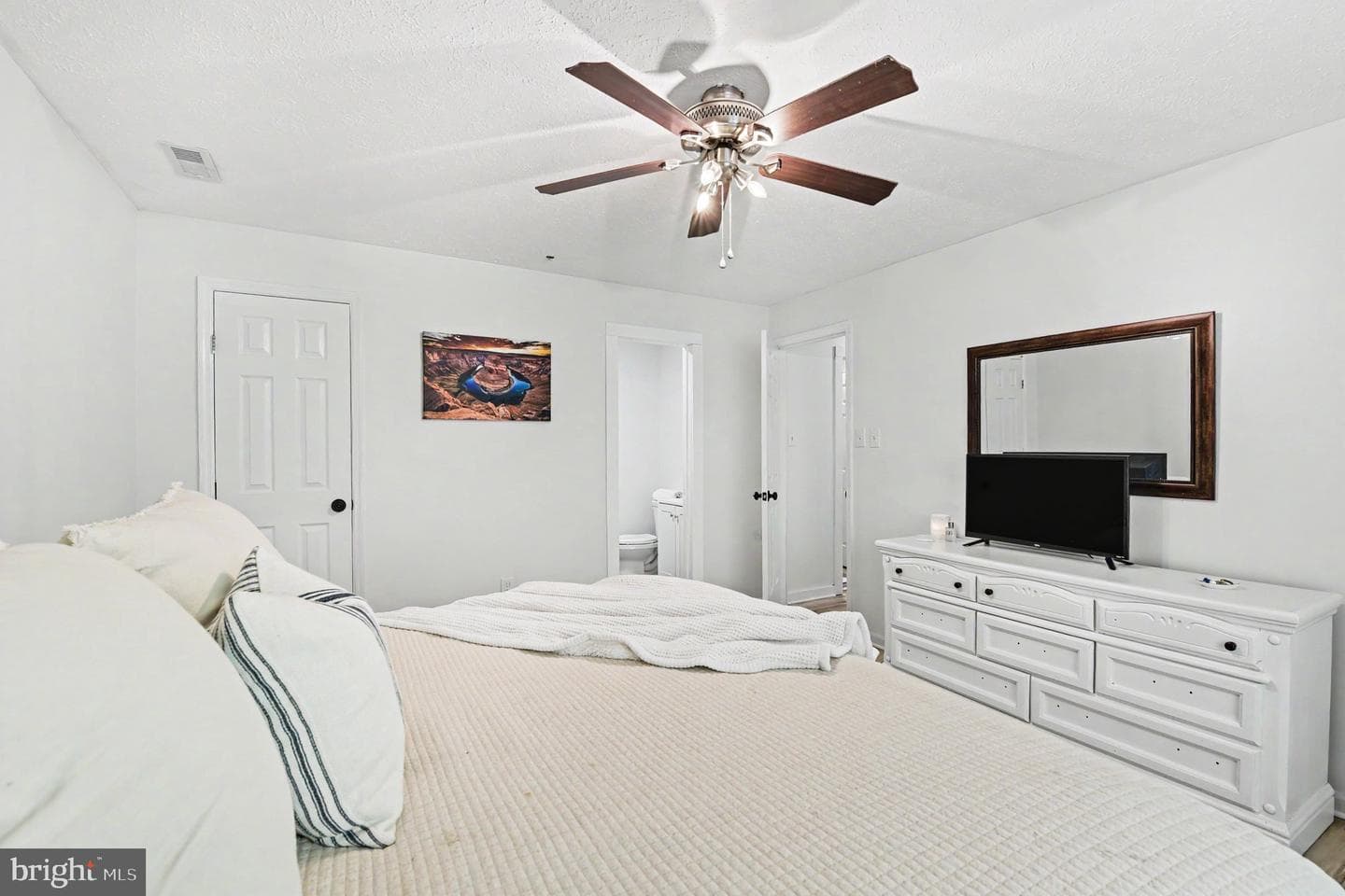 1004 Markham Court photo 11