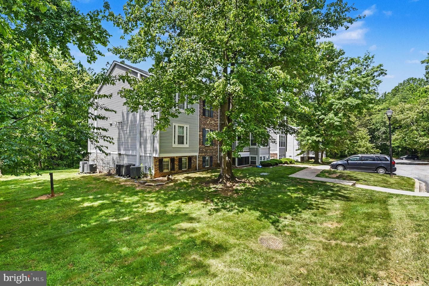 1004 Markham Court photo 25