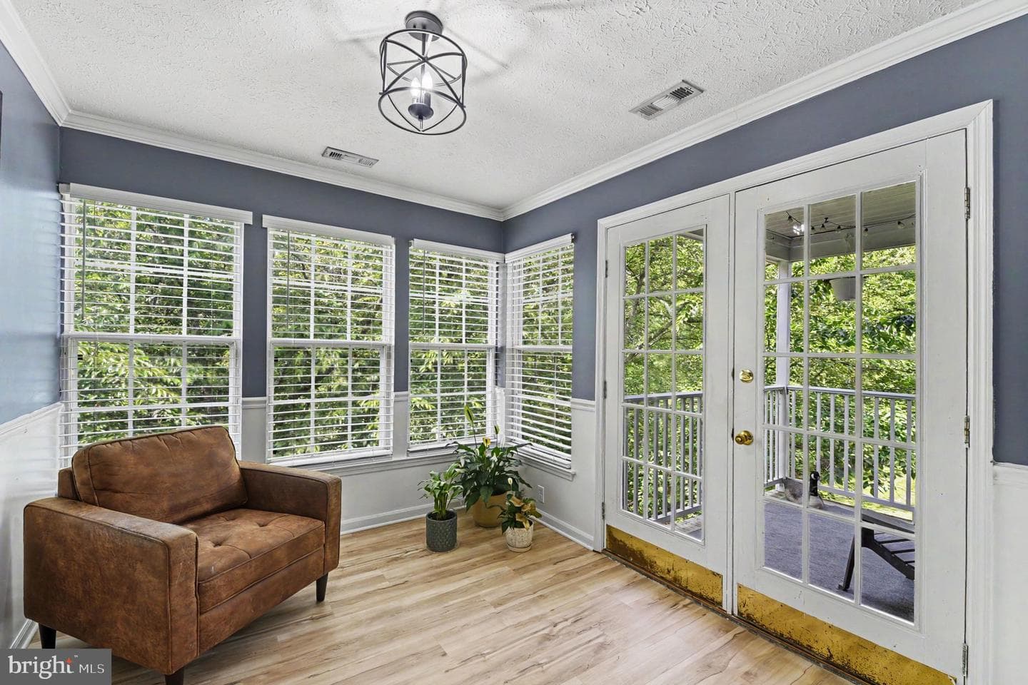 1004 Markham Court photo 5