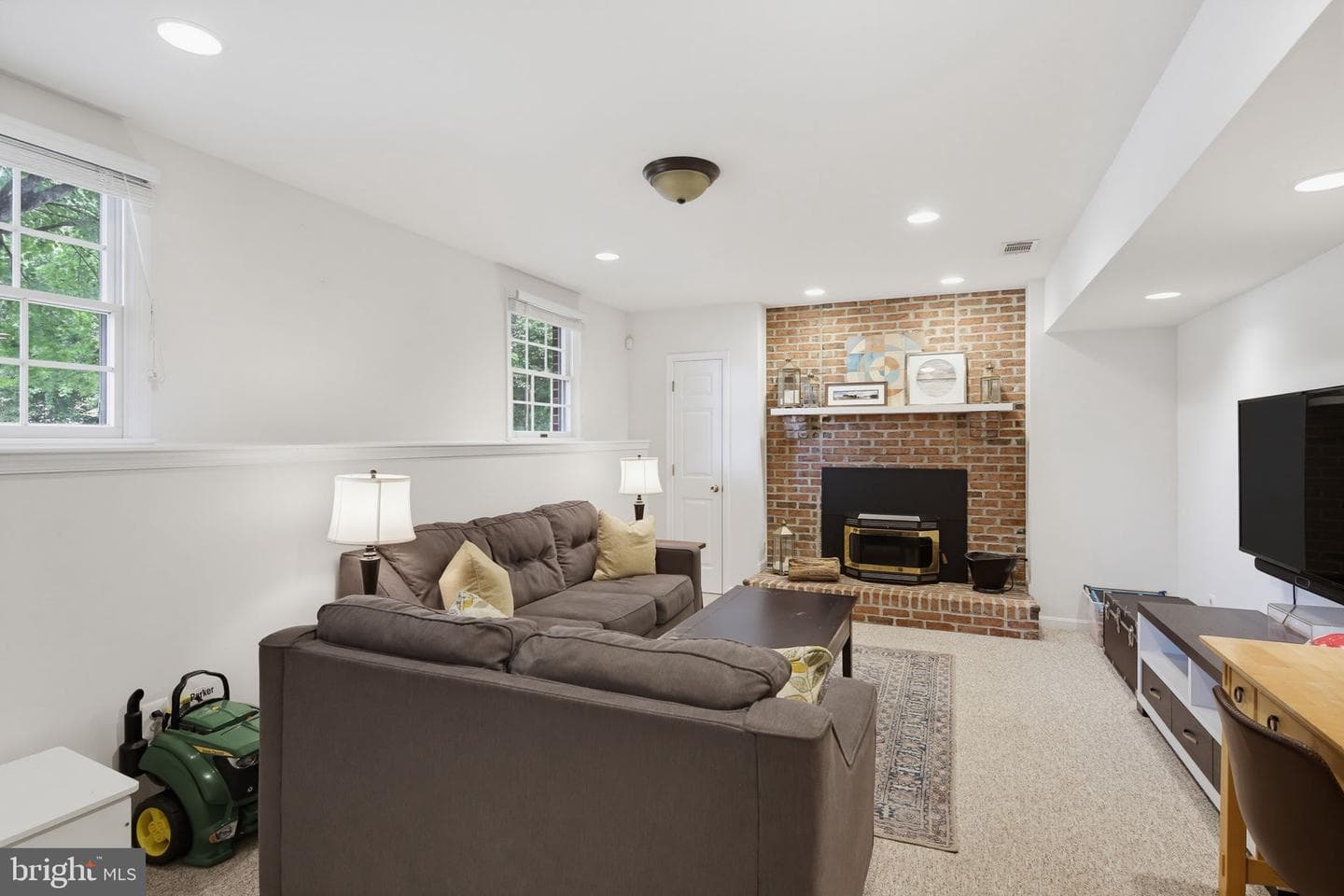 341 Hunters Run Drive photo 25
