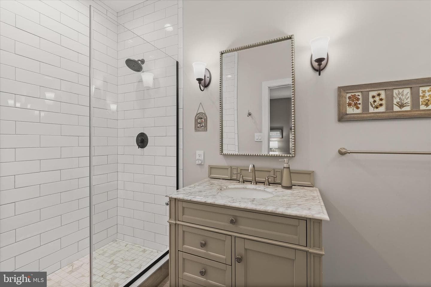 1109 E Wheel Road photo 36
