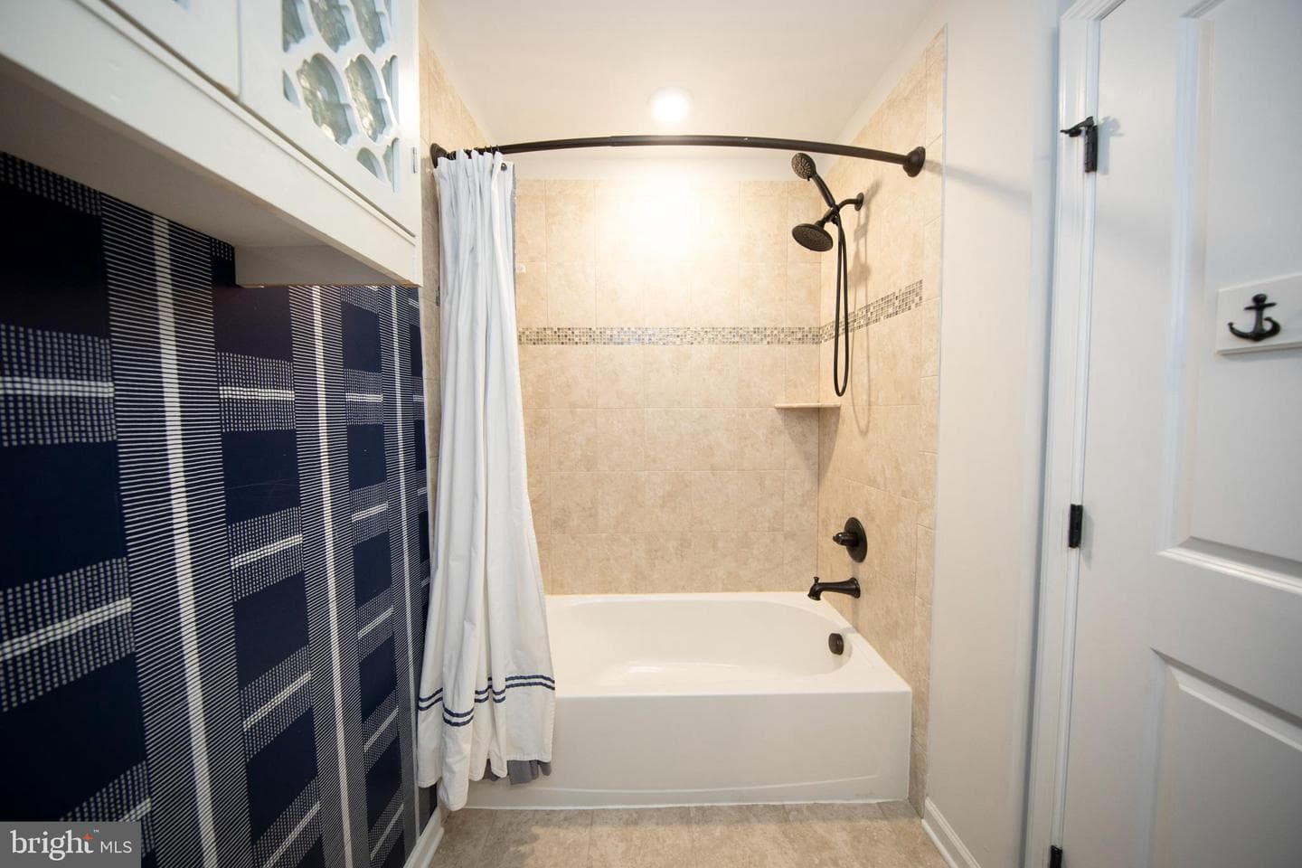 1305 Dickinson Court photo 18