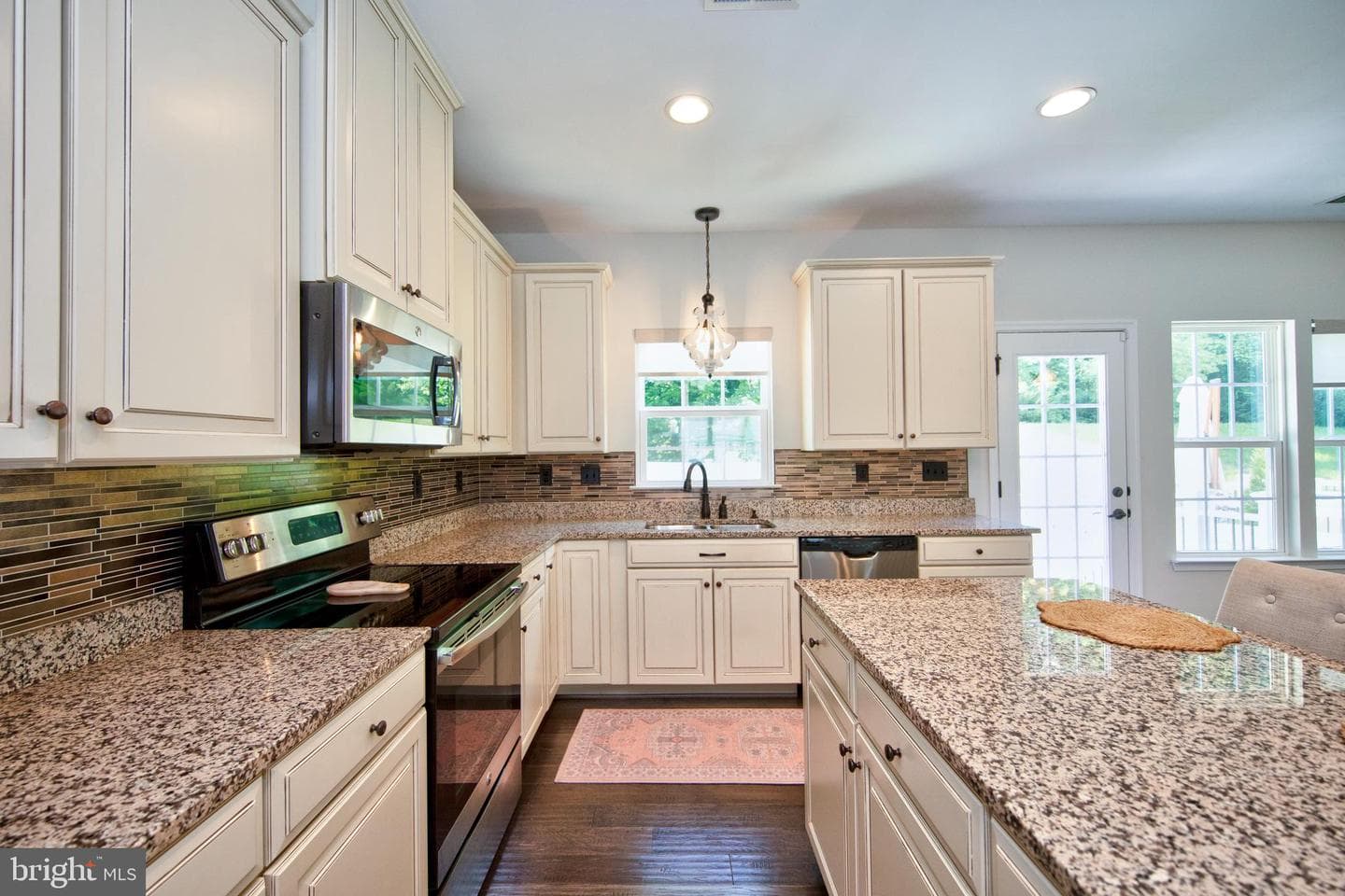 1305 Dickinson Court photo 5