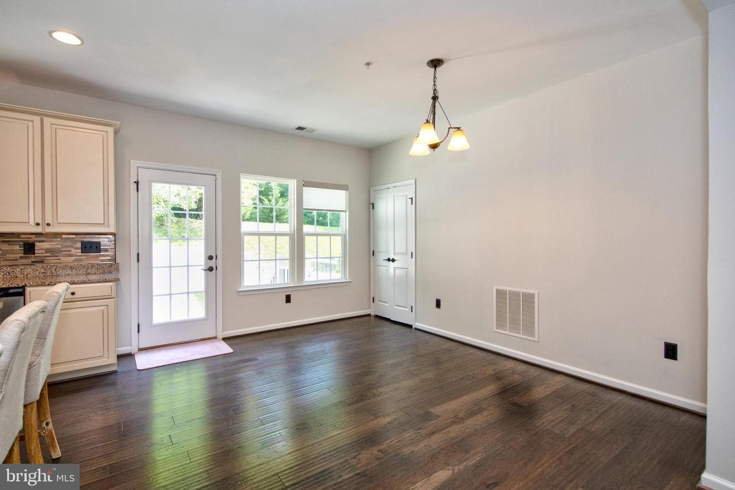 1305 Dickinson Court photo 6