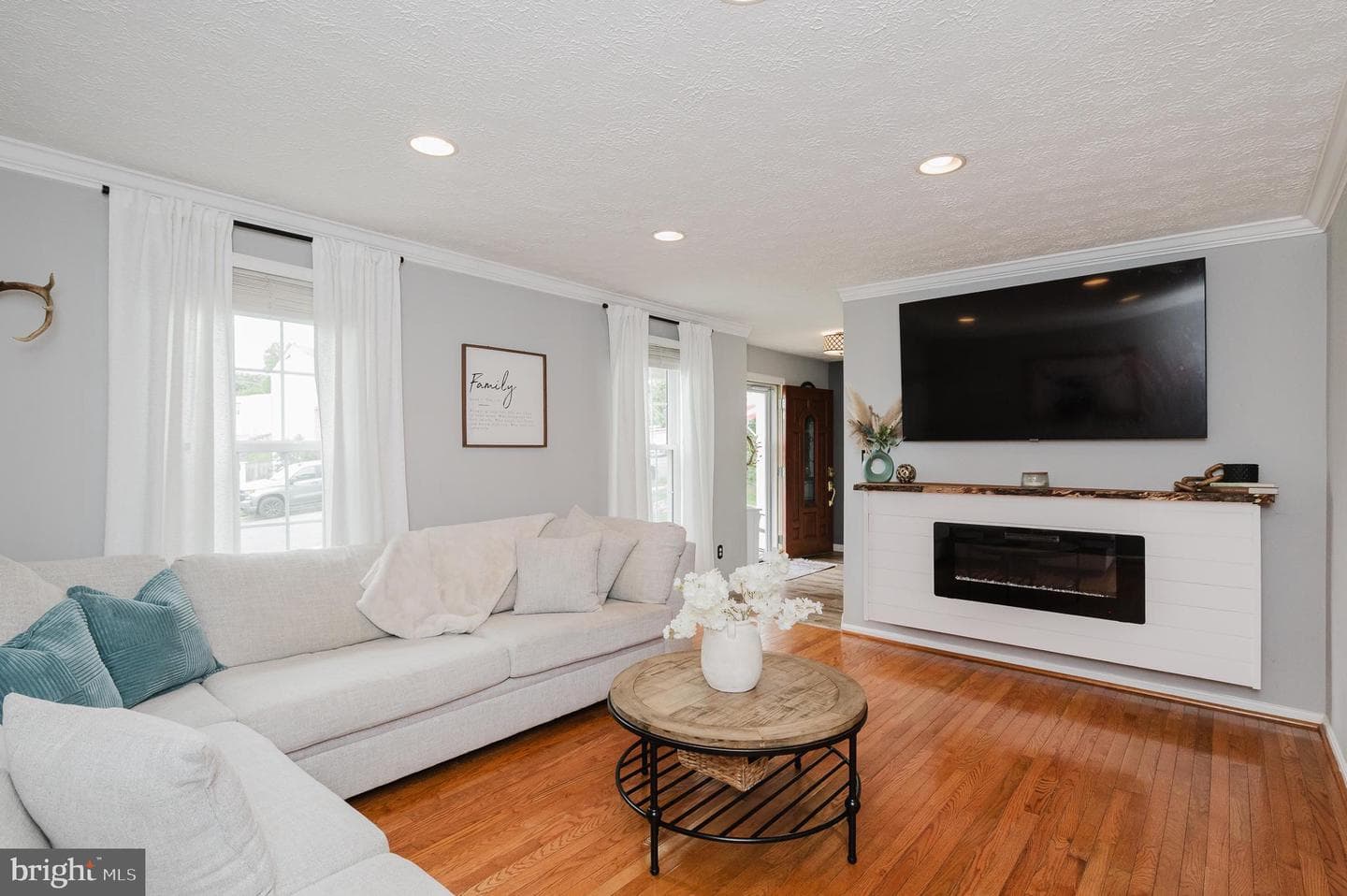 705 Foot Hill Road photo 9