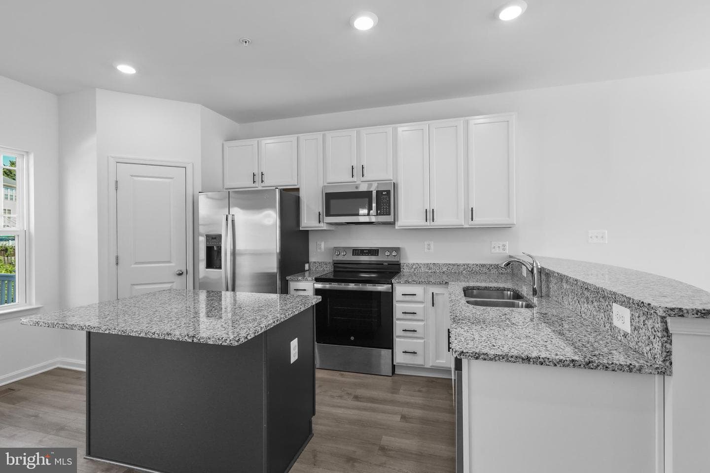 379 Hackley Drive photo 15