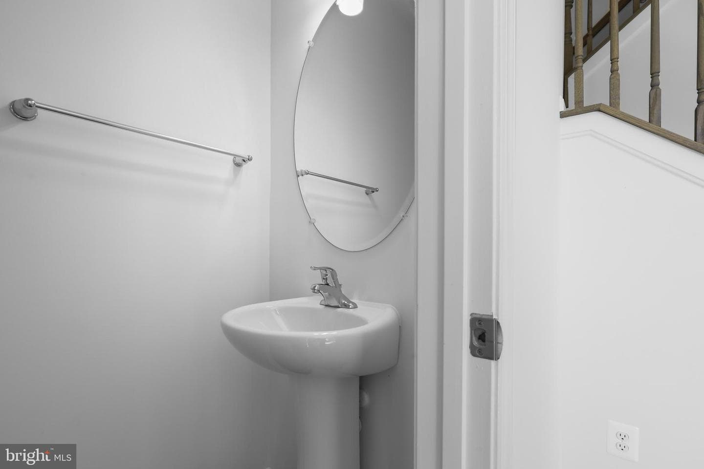 379 Hackley Drive photo 9