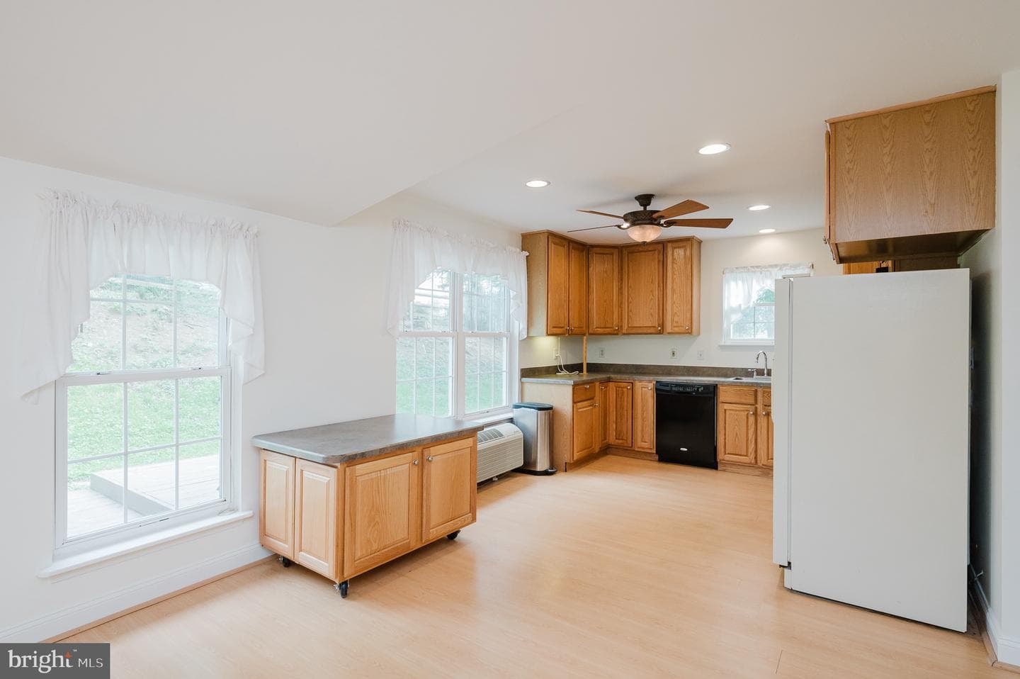 132 Regent Drive photo 30