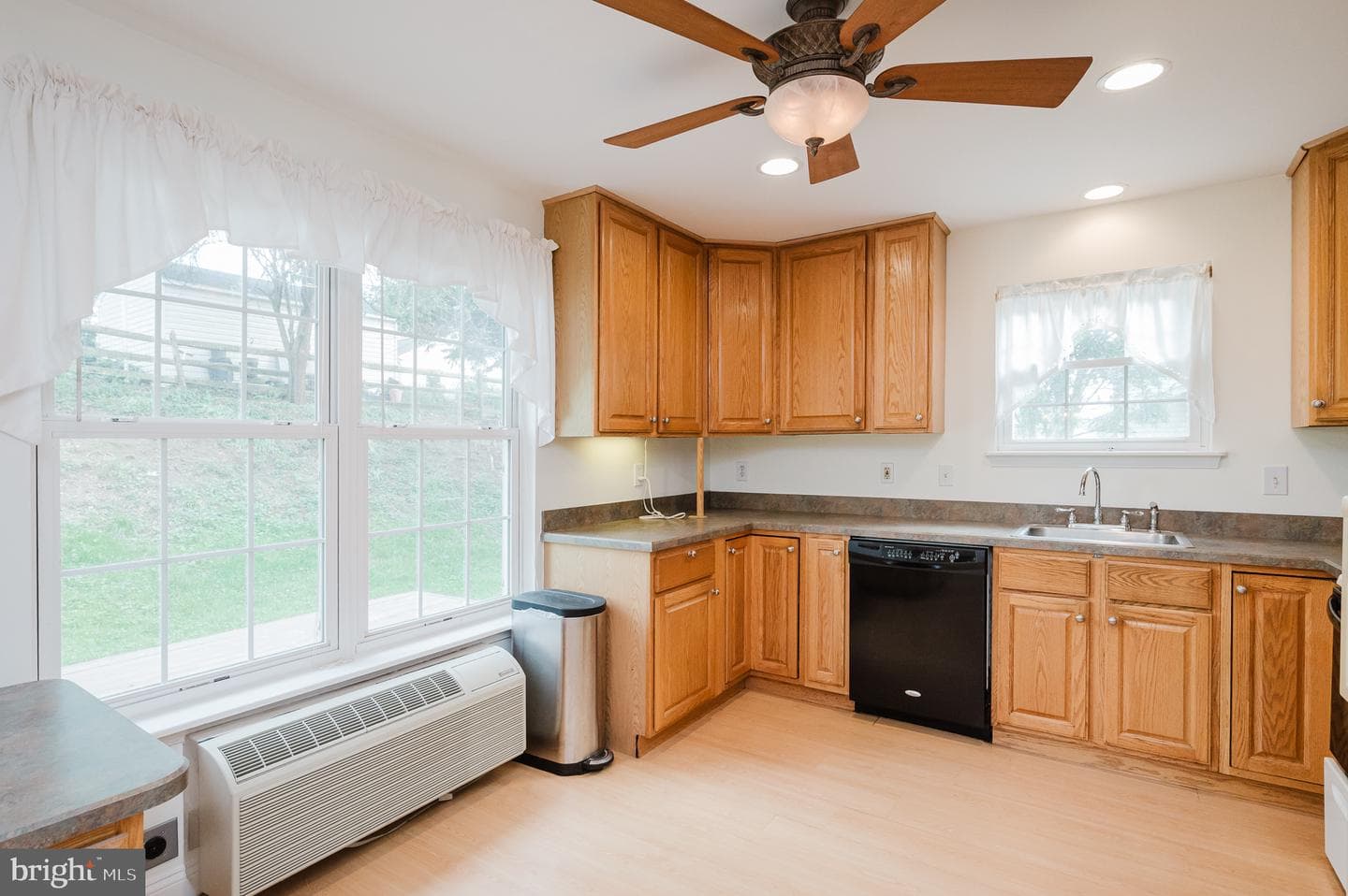 132 Regent Drive photo 31
