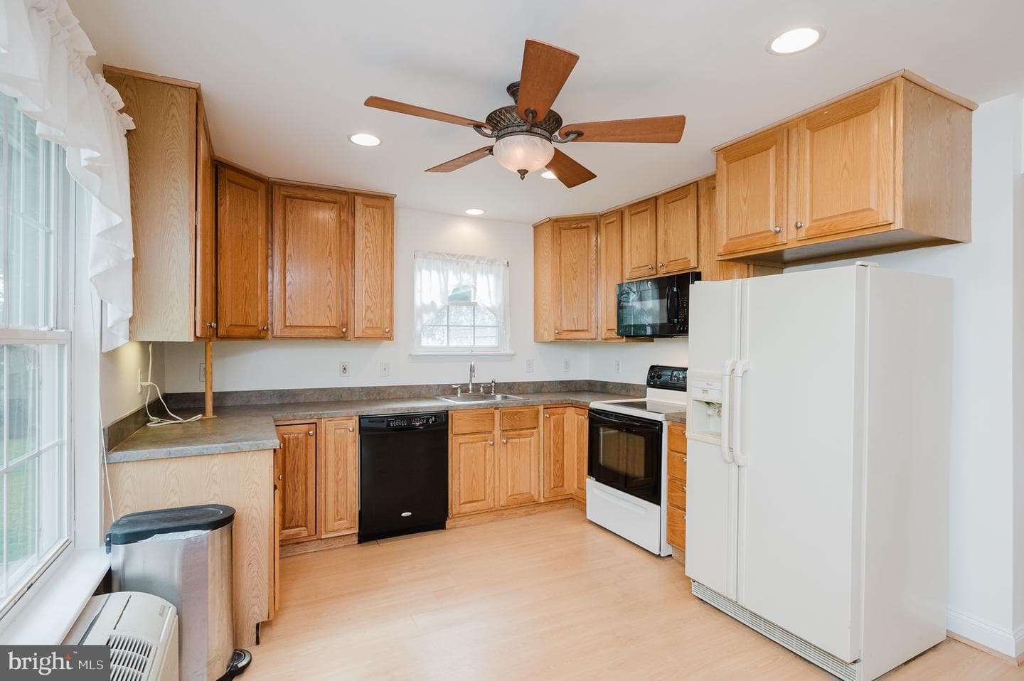 132 Regent Drive photo 32