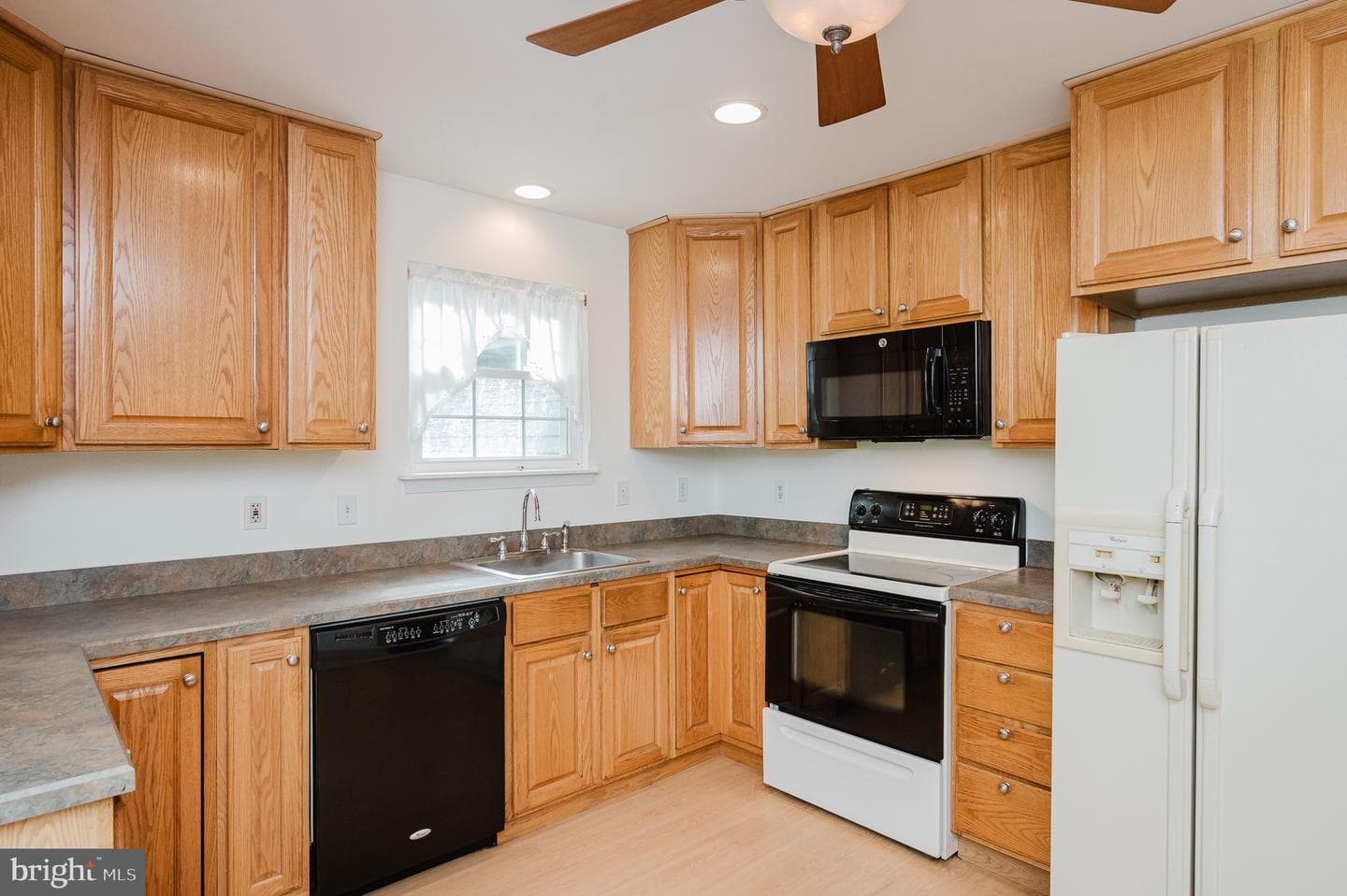 132 Regent Drive photo 33