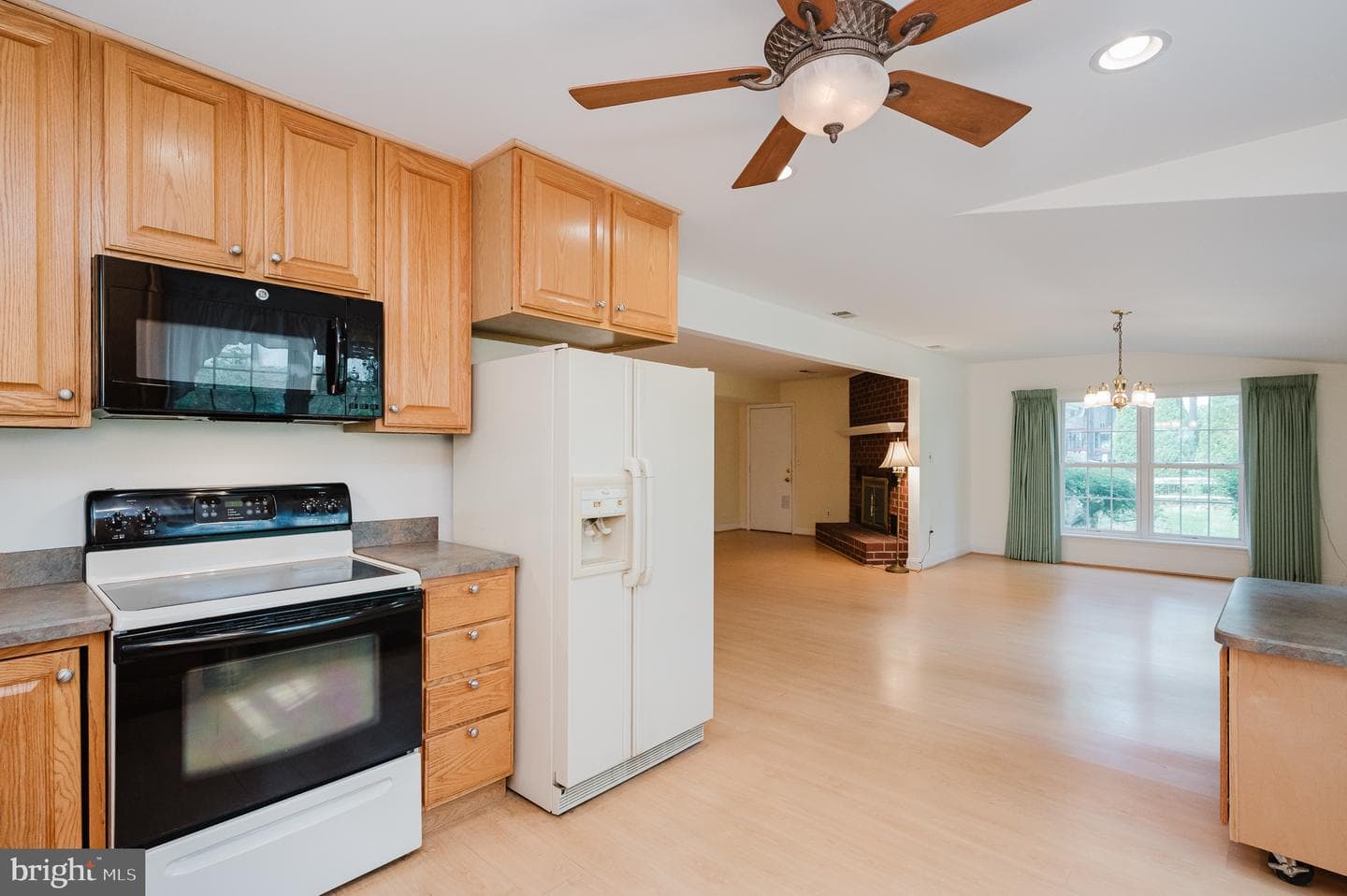 132 Regent Drive photo 34