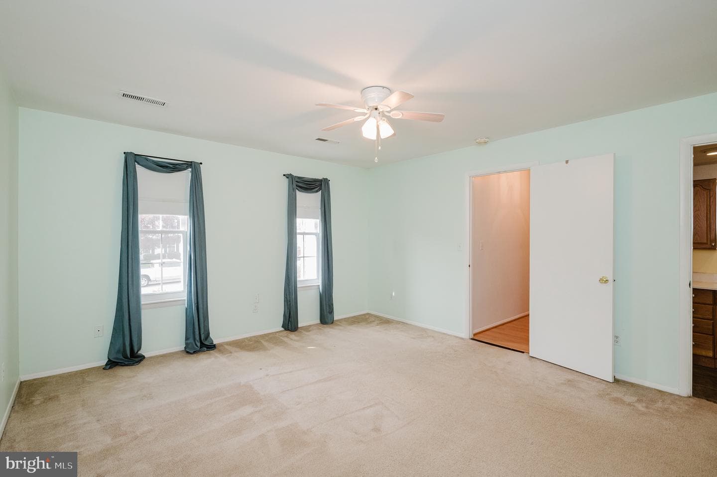132 Regent Drive photo 37