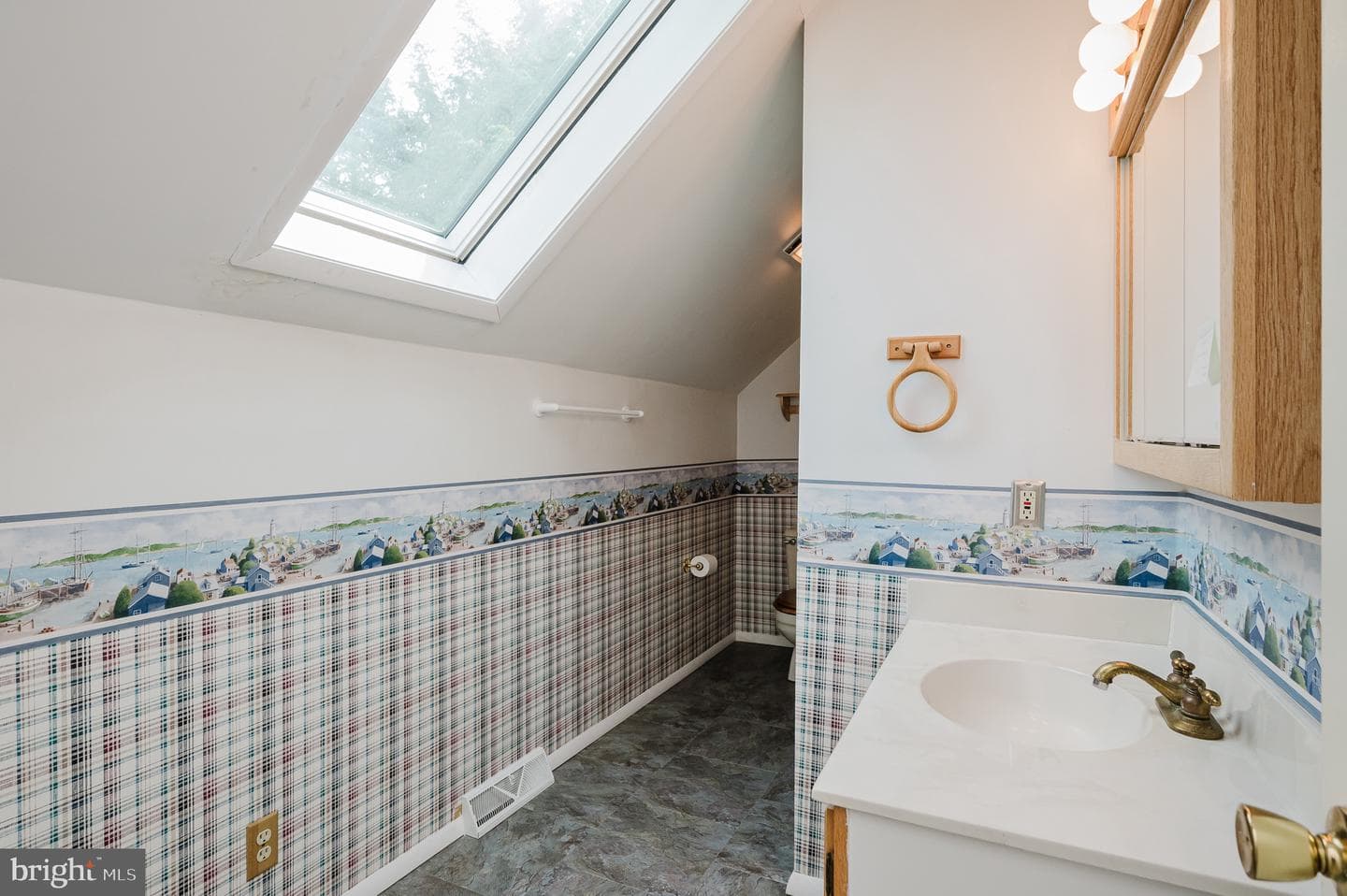 132 Regent Drive photo 49