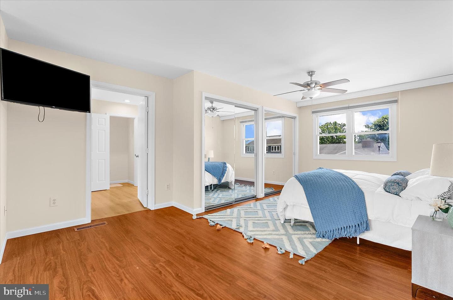 35 Neptune Drive photo 29