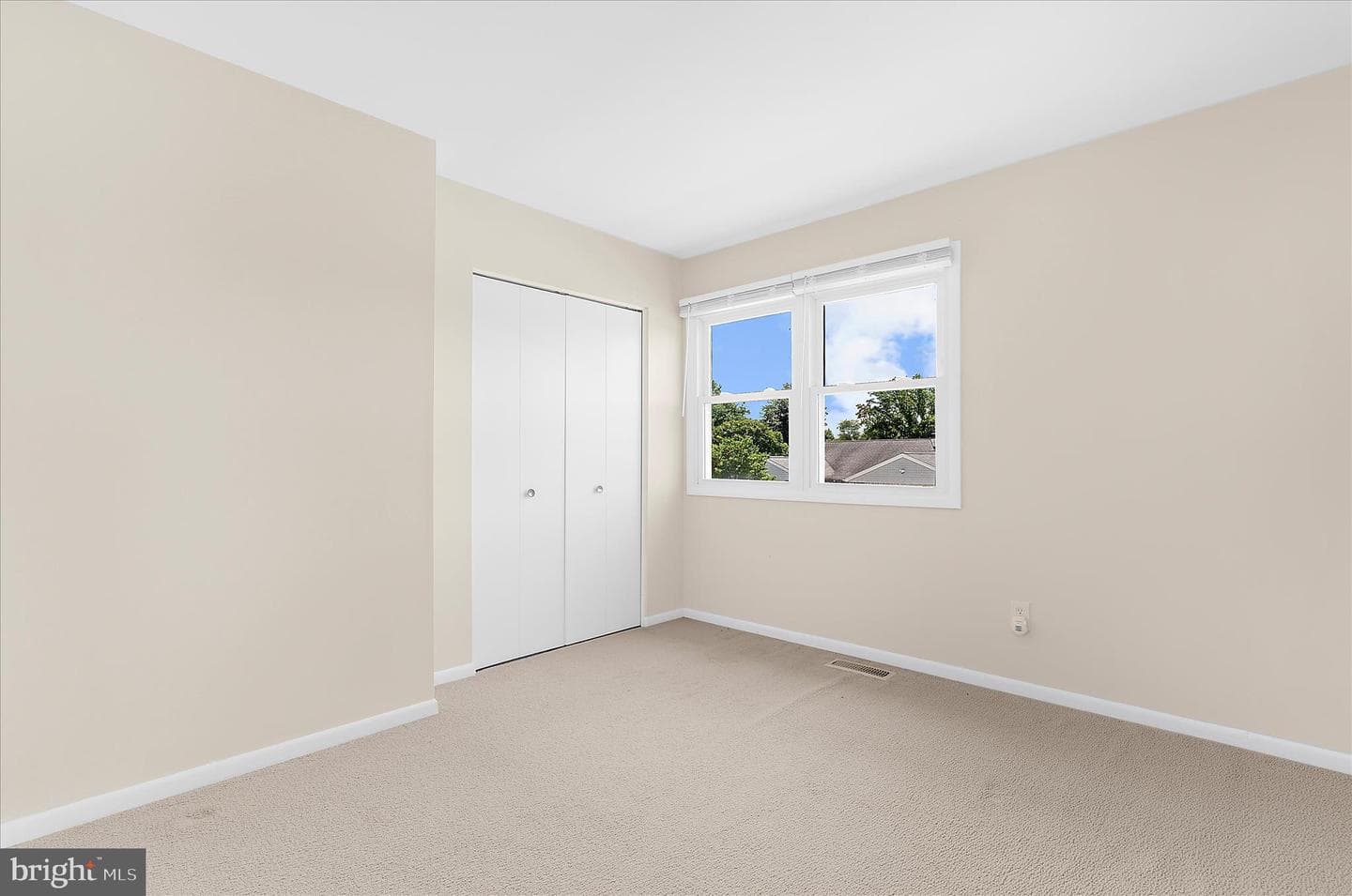 35 Neptune Drive photo 46
