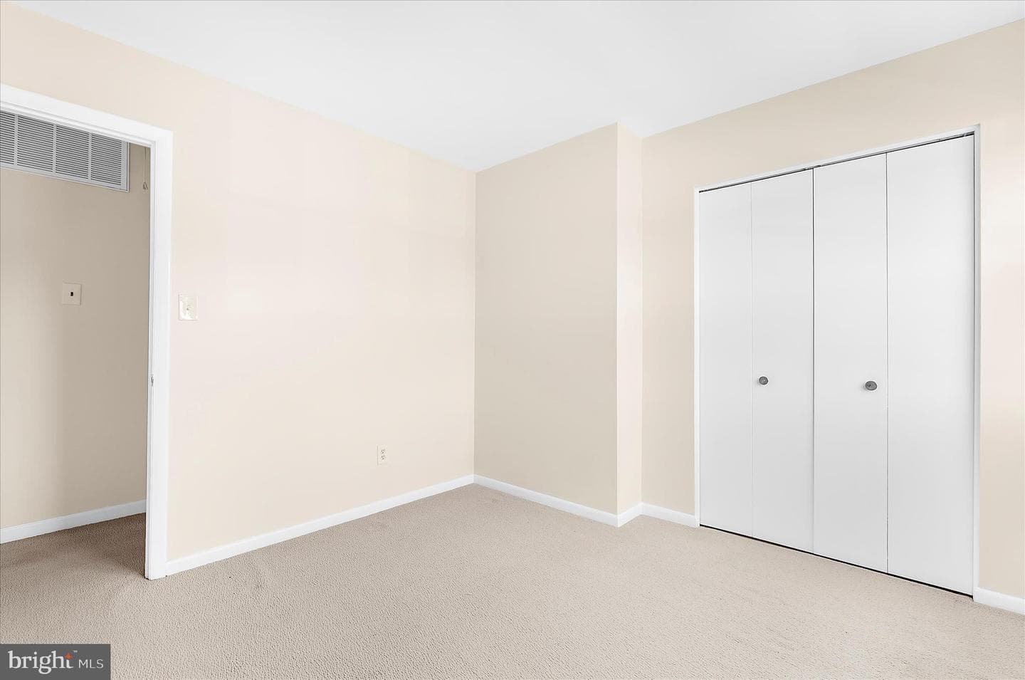 35 Neptune Drive photo 47
